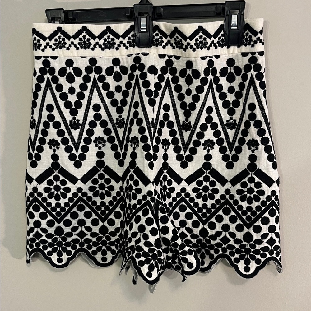 Zara Black and White Patterned Women Shorts